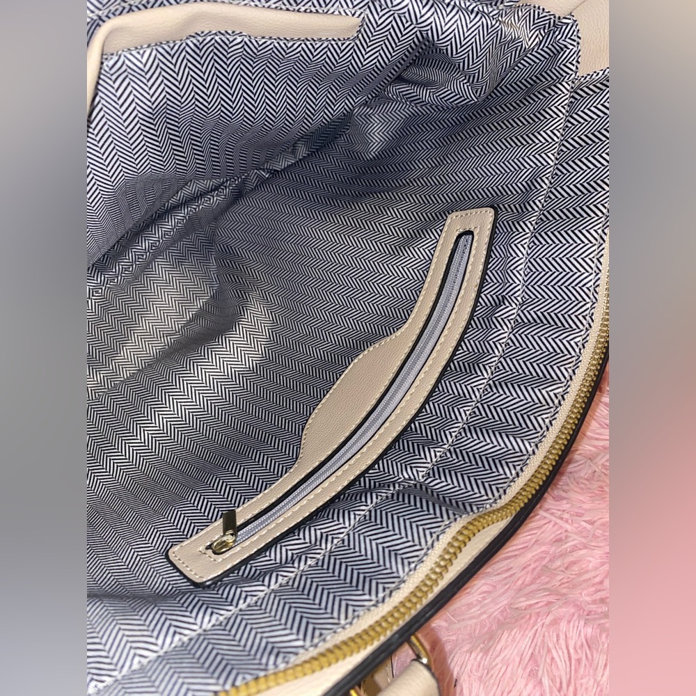 Purse - Picture 3 of 5